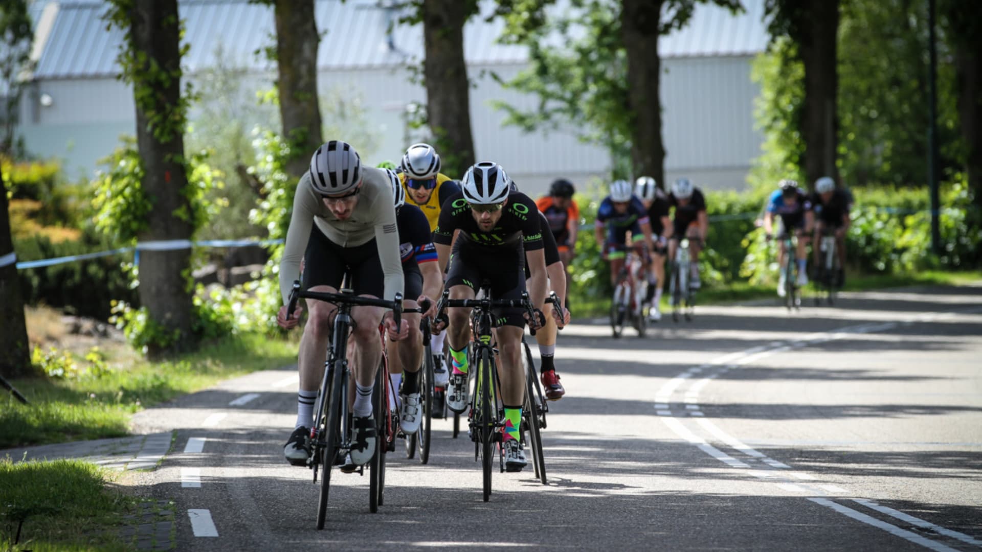Pieter Fleerakkers sprint naar zege in nat Westerhoven